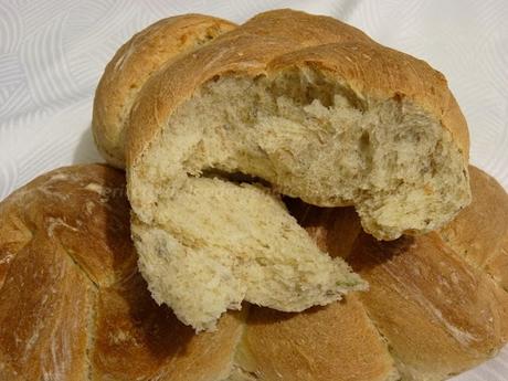 Treccioni di pane fatto in casa, con germe di grano, crusca e mix di semi