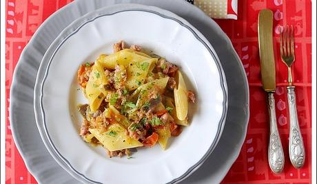 Pennoni Napoletani con Melanzana, Salsiccia e Pomodorini