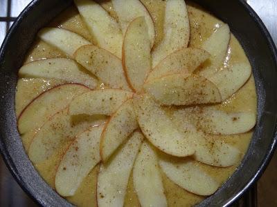 Torta di mele integrale con centrifugato di zucca, mele e cannella