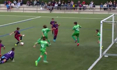 (VIDEO)FC Barcelona kids team shows nice football skills