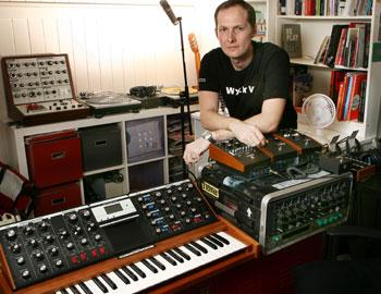 Lawrence English, il tour (de force) di un sound artist