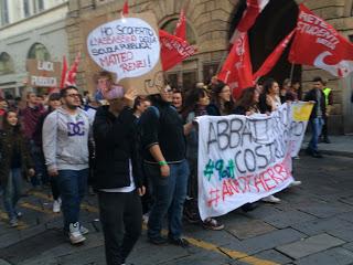 PAVIA. Rete degli Studenti Medi protesta: eccessivi costi scuola 