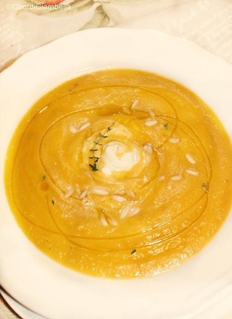 Crema di Zucca con Pinoli, Timo e Formaggio Cremoso