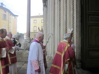 Il pontificale dei cento nomi