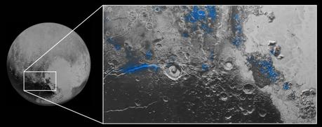 Le regioni con il ghiaccio d’acqua esposto sono evidenziate in blu in questa imagine composita. Crediti: NASA / JHUAPL / SwRI