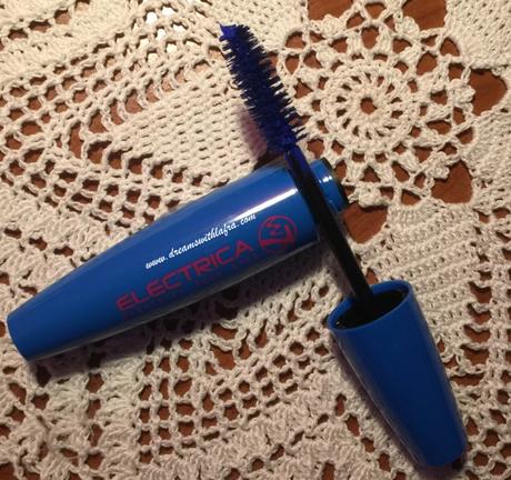 w7 cosmetics make-up ELECTRICA BLUE mascara