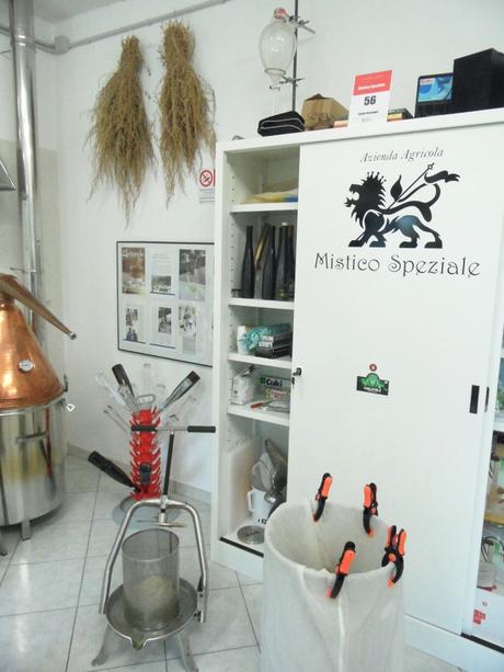 uno scorcio del laboratorio di Mistico Speziale