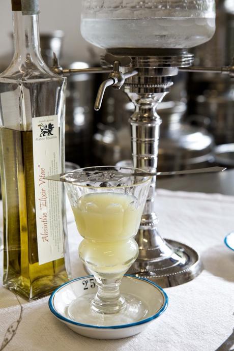 Mistico Speziale, l’azienda italiana che produce assenzio e distillati a chilometro zero