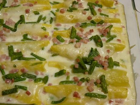 Cannelloni con fagiolini, mozzarella e prosciutto