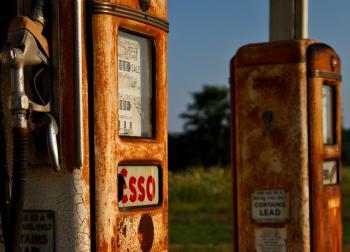 ITALICA NOIR - Il cane sciolto a sei zampe: la controversa storia di Enrico Mattei