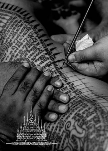 Sak Yan e la magia del tatuaggio thailandese