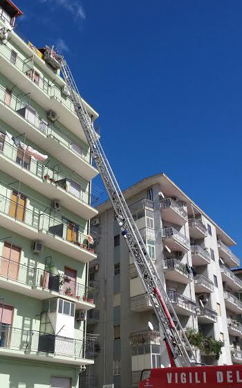 Tromba d'aria a Crotone, lavoro intenso per i Vigili del Fuoco