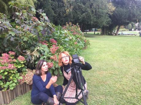 2 ladies i giardino