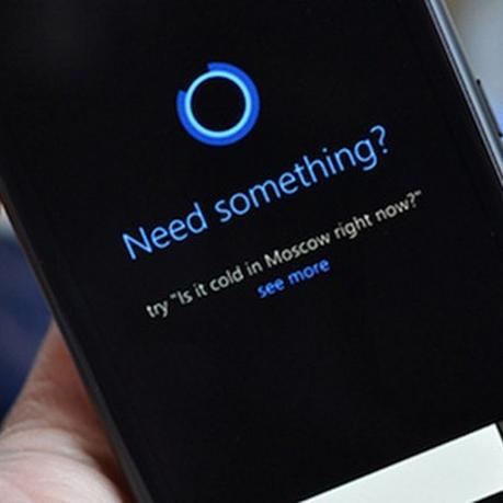 Cortana, l'assistente vocale di Windows 10 parla italiano.