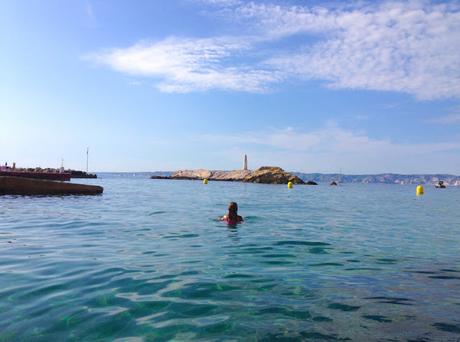 Il bagno nel porticciolo della Malmousque - foto di Elisa Chisana Hoshi