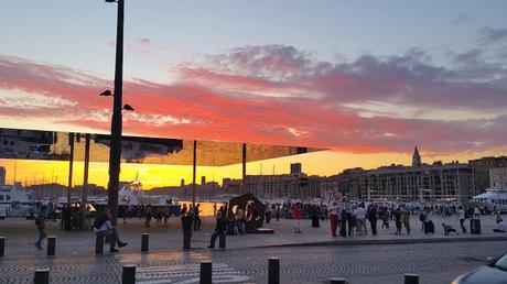 Il tramonto dal Vecchio Porto a Marsiglia - foto di Elisa Chisana Hoshi