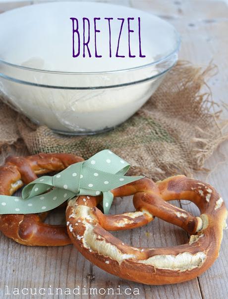 BRETZEL, LAUGENBREZEL, PRETZEL, PRETZL,BREZE O BREZN