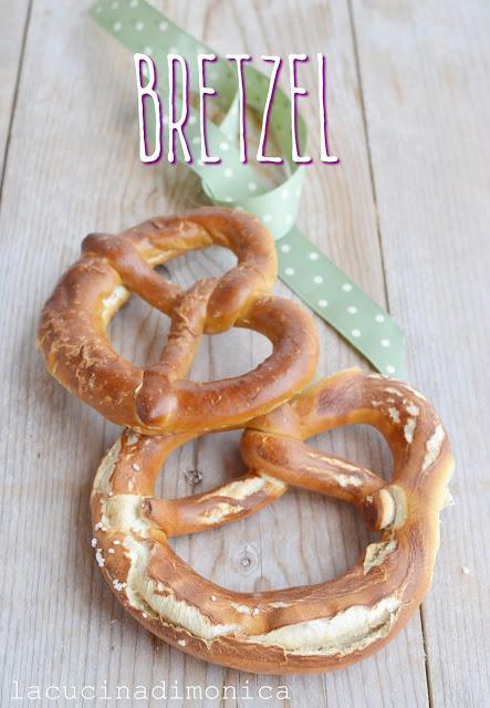 BRETZEL, LAUGENBREZEL, PRETZEL, PRETZL,BREZE O BREZN