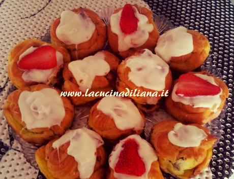 Bignè con Crema  e Fragola e con Crema Pasticcera al Cioccolato