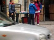 Droga davanti scuola, bimbi usati spacciatori: arresti napoletano