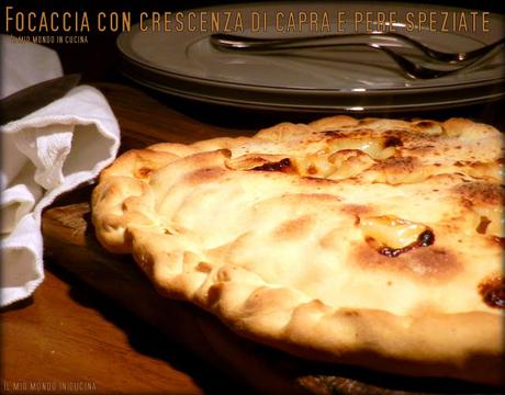 FOCACCIA con crescenza di CAPRA e PERE speziate