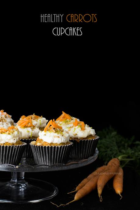 Cupcakes speziati alle carote con crusca di avena e frosting sano