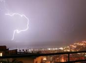 Video. Tempesta fulmini Napoli, cielo partenopeo illumina giorno