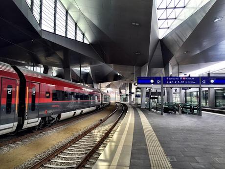 Vienna. Un altro pianeta raggiungibile con meno di due ore di volo. Tante foto per fare un confronto