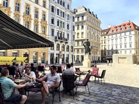 Vienna. Un altro pianeta raggiungibile con meno di due ore di volo. Tante foto per fare un confronto