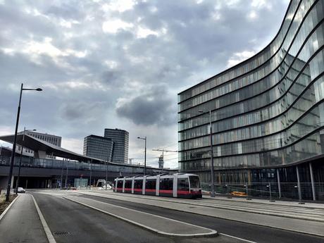 Vienna. Un altro pianeta raggiungibile con meno di due ore di volo. Tante foto per fare un confronto