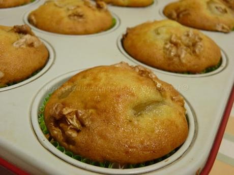 Muffin con uva, noci, aroma al limone e TeaVivre