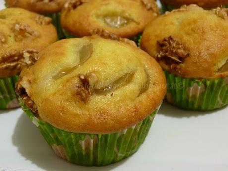 Muffin con uva, noci, aroma al limone e TeaVivre