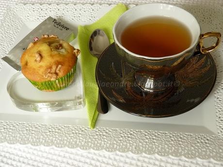 Muffin con uva, noci, aroma al limone e TeaVivre