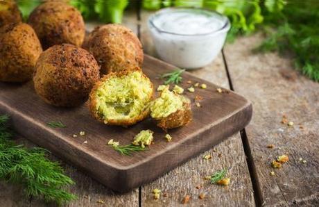 frittelle di ceci con salsa tzatziki