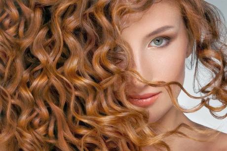 Capelli: il prezioso aiuto degli oli essenziali