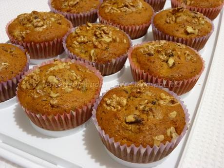 Muffin con pere, cioccolato e noci, al miele