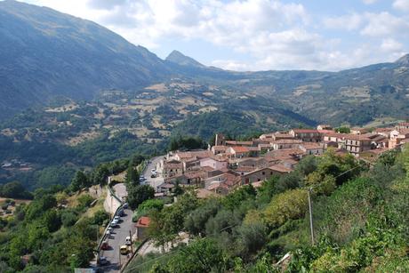 Abruzzo, Calabria e Campania: viaggio attraverso borghi abbandonati e tentativi di rinascita