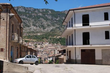 Abruzzo, Calabria e Campania: viaggio attraverso borghi abbandonati e tentativi di rinascita