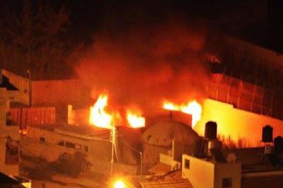 Centinaia di Palestinesi hanno dato fuoco alla tomba del patriarca Giuseppe a Nablus