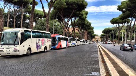 Togliere i pullman dal centro per il Giubileo? Ci stavano provando, intanto la situazione a San Gregorio è questa