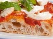 Focaccia morbida saporita pomodoro, mozarella basilico.