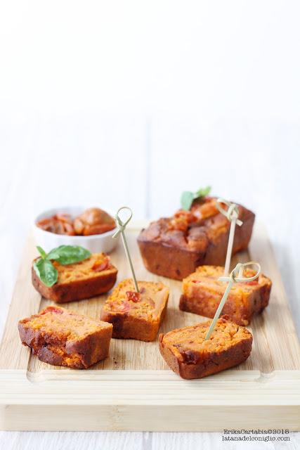 Plumcake salati al triplo pomodoro