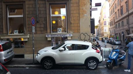 Venite con noi a Via Modena angolo Via Firenze. Tanto l'incrocio lo riconoscete, c'è sempre lei. Commenti?