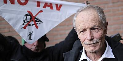 Erri De Luca è stato assolto dall’accusa di istigazione al sabotaggio per la sua frase sulla TAV