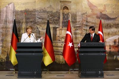 La Merkel vuole convincere la Turchia a fermare le partenze dei rifugiati in cambio di 3 miliardi