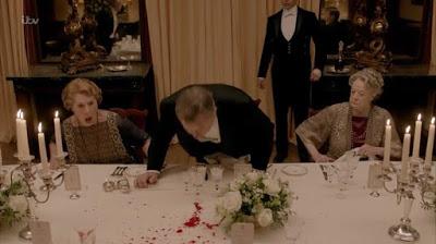 Downton Abbey Horror: Lord Robert sputa sangue (e l'etichetta infrange)