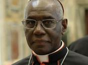 cardinale Robert Sarah: “Basta l’intrattenimento nelle liturgie, così posto Dio”