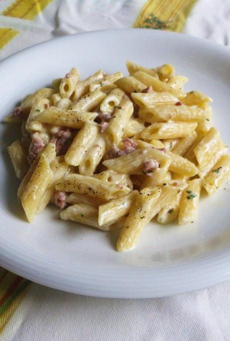 Pasta con salsiccia e pecorino