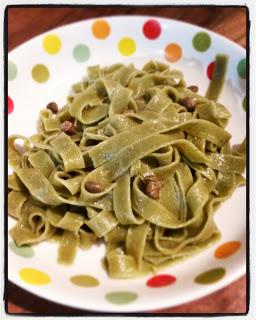 Tagliatelle verdi con pecorino sardo e capperi di Pantelleria