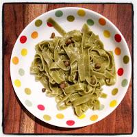 Tagliatelle verdi con pecorino sardo e capperi di Pantelleria